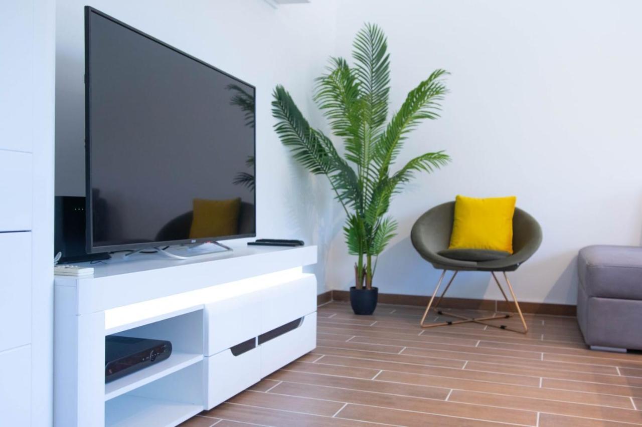 Campi D'Oro Apartment Kotor Bagian luar foto