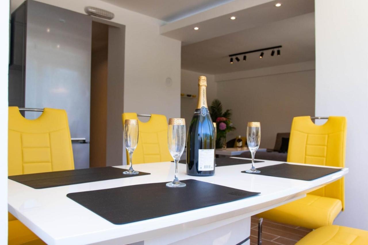 Campi D'Oro Apartment Kotor Bagian luar foto