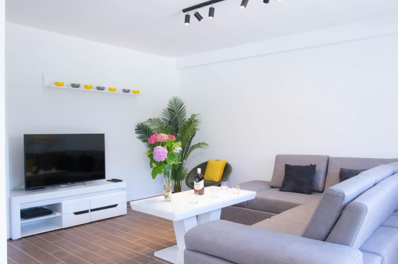 Campi D'Oro Apartment Kotor Bagian luar foto